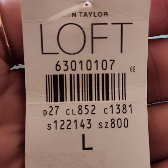 Ann Taylor Loft V-neck Top NWT - Picture 9 of 9